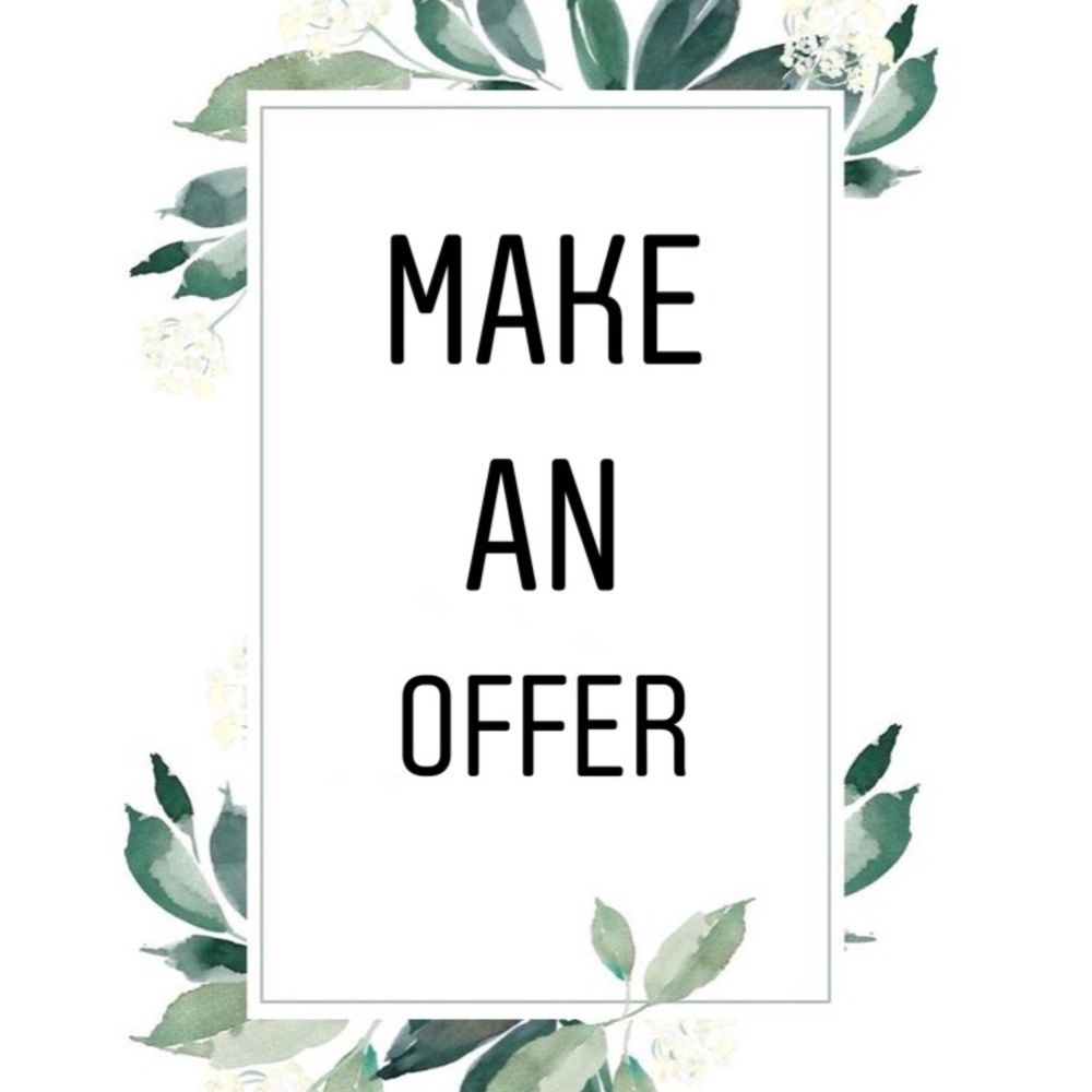 All offers through the offer button please! 🖤